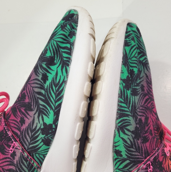 NIKE ROSHE RUN FLORAL PRINT MULTI-COLOR YOUTH SIZE 7/WOMEN 8.5 677784-602 A9 - Picture 13 of 15
